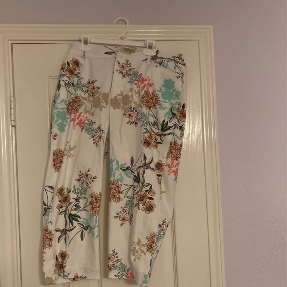 St. John’s Bay Capri pants